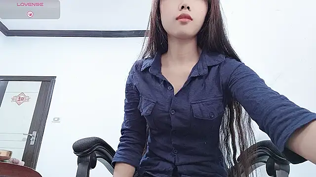 Snapshot of Lvy--v chatting on 12.06.24 Lvy--v online show from 12.06.24