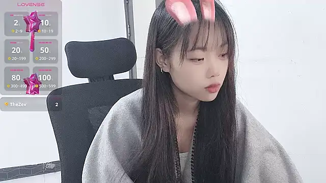 Snapshot of Lvy--v chatting on 12.13.24 Lvy--v online show from 12.13.24