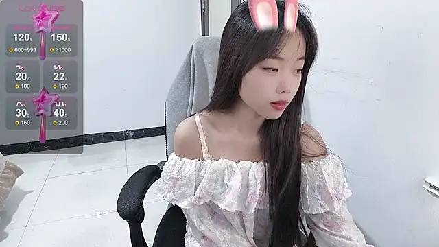 Snapshot of Lvy--v chatting on 12.22.24 Lvy--v online show from 12.22.24