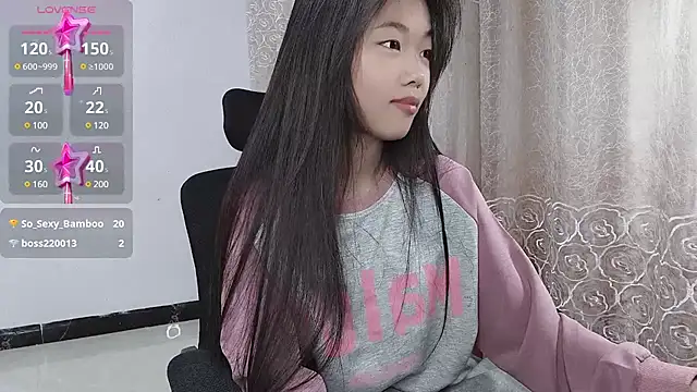 Snapshot of Lvy--v chatting on 02.09.25 Lvy--v online show from 02.09.25