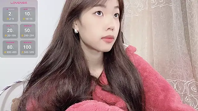 Snapshot of Lvy--v chatting on 10.23.25 Lvy--v online show from 10.23.25