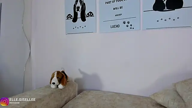 Snapshot of ElleGisellee chatting on 02.25.25 ElleGisellee online show from 02.25.25