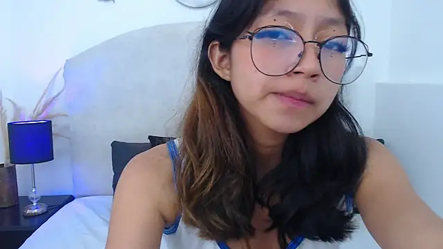Snapshot of Yommi_Winx chatting on 02.02.25 Yommi Winx online show from 02.02.25