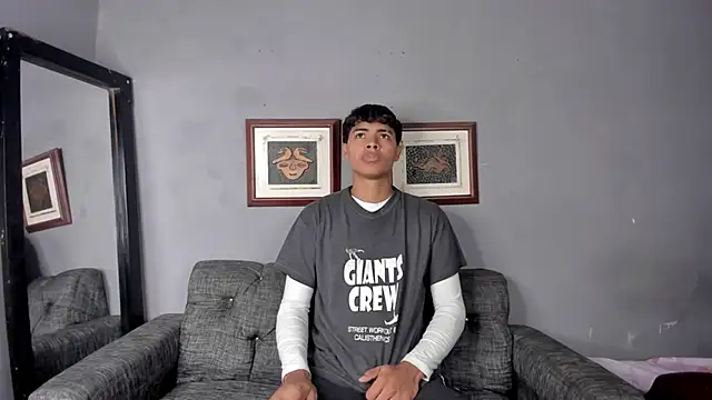 Snapshot of dafnezahiraa_ chatting on 12.21.24 dafnezahiraa  online show from 12.21.24