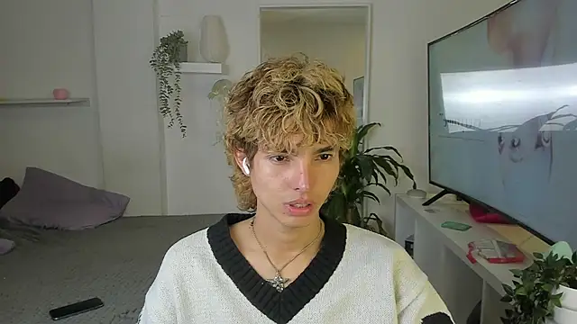 Snapshot of santy-kitty chatting on 10.20.25 santy-kitty online show from 10.20.25