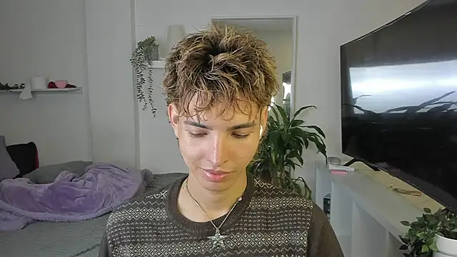 Snapshot of santy-kitty chatting on 10.30.25 santy-kitty online show from 10.30.25