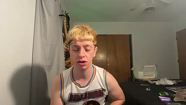 Snapshot of twentywithafelonyy chatting on 12.24.24 twentywithafelonyy online show from 12.24.24