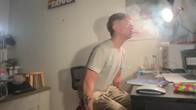 Snapshot of twentywithafelonyy chatting on 02.12.25 twentywithafelonyy online show from 02.12.25