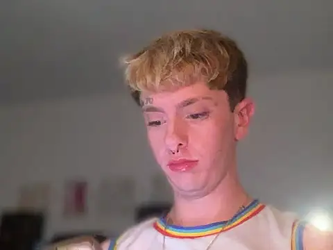 Snapshot of twentywithafelonyy chatting on 03.03.25 twentywithafelonyy online show from 03.03.25