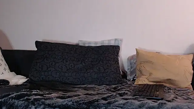 Snapshot of Manfred-Bi chatting on 12.20.24 Manfred-Bi online show from 12.20.24