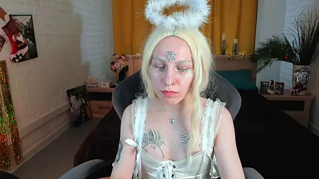 Snapshot of AphexQueen chatting on 12.23.24 AphexQueen online show from 12.23.24