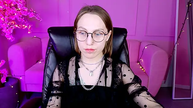 Snapshot of AphexQueen chatting on 01.27.25 AphexQueen online show from 01.27.25