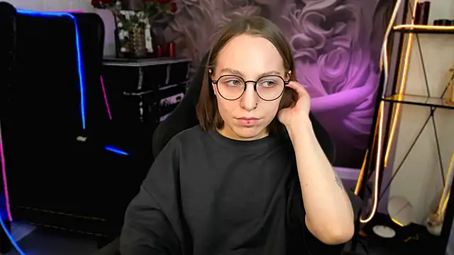 Snapshot of AphexQueen chatting on 02.14.25 AphexQueen online show from 02.14.25