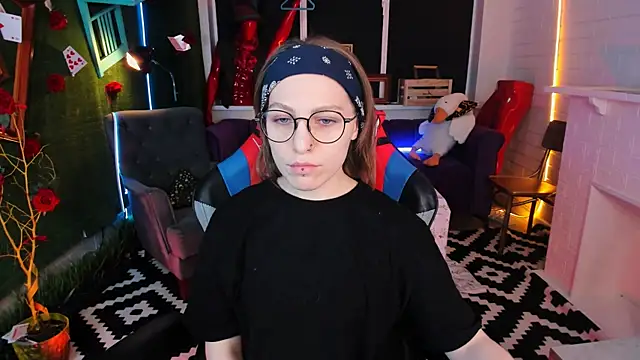 Snapshot of AphexQueen chatting on 03.13.25 AphexQueen online show from 03.13.25