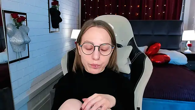 Snapshot of AphexQueen chatting on 03.20.25 AphexQueen online show from 03.20.25