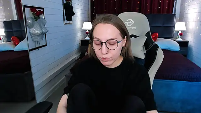 Snapshot of AphexQueen chatting on 03.20.25 AphexQueen online show from 03.20.25