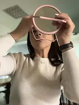 Snapshot of LexyBank chatting on 03.17.25 LexyBank online show from 03.17.25