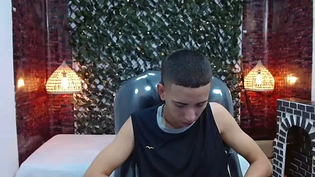 Snapshot of JackSwan18 chatting on 12.23.24 JackSwan18 online show from 12.23.24