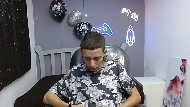 Snapshot of JackSwan18 chatting on 01.08.25 JackSwan18 online show from 01.08.25