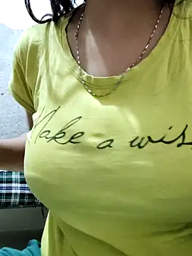 Snapshot of illay_love chatting on 03.04.25 illay love online show from 03.04.25