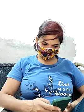 Snapshot of illay_love chatting on 10.15.25 illay love online show from 10.15.25