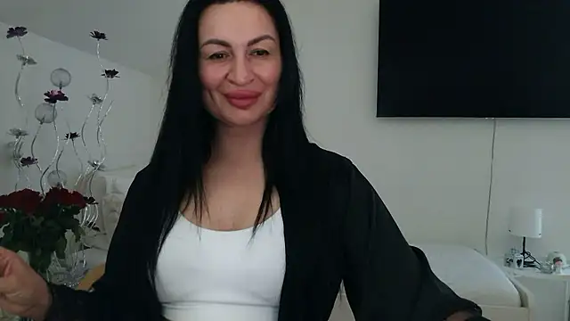 Snapshot of Helena7077 chatting on 02.19.25 Helena7077 online show from 02.19.25