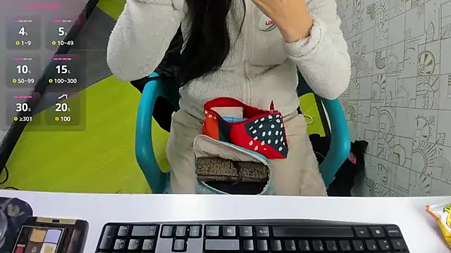 Snapshot of Abrillee1 chatting on 03.08.25 Abrillee1 online show from 03.08.25