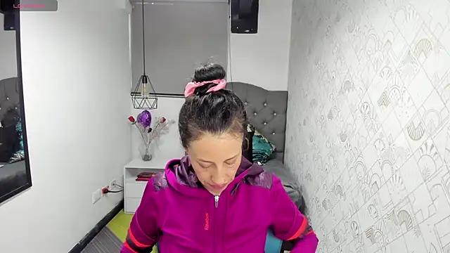 Snapshot of Abrillee1 chatting on 03.21.25 Abrillee1 online show from 03.21.25