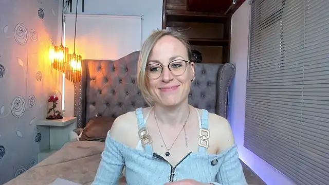 Snapshot of SammySanders chatting on 12.30.24 SammySanders online show from 12.30.24