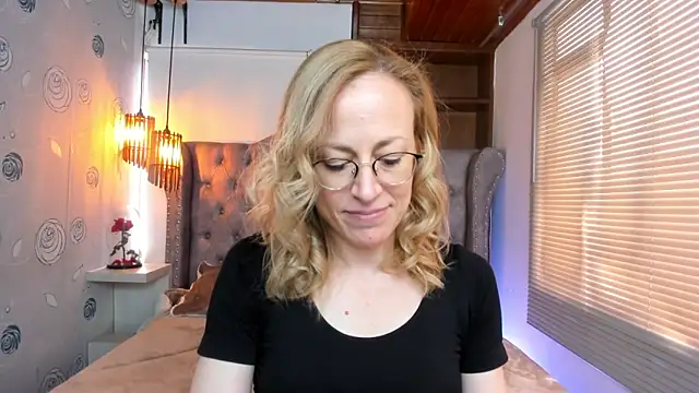 Snapshot of SammySanders chatting on 01.06.25 SammySanders online show from 01.06.25