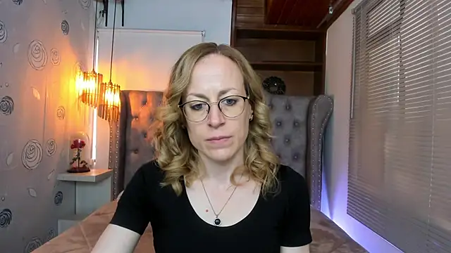 Snapshot of SammySanders chatting on 02.08.25 SammySanders online show from 02.08.25