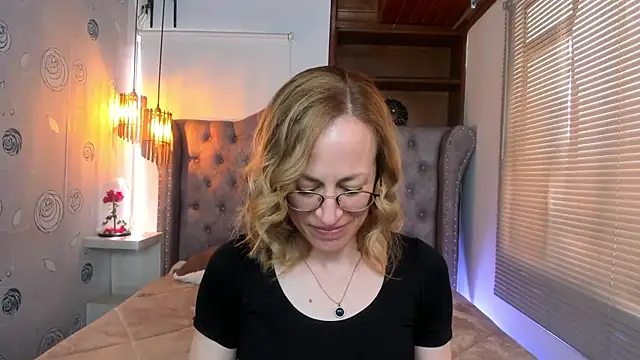 Snapshot of SammySanders chatting on 02.08.25 SammySanders online show from 02.08.25