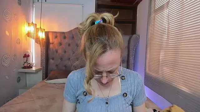 Snapshot of SammySanders chatting on 02.22.25 SammySanders online show from 02.22.25