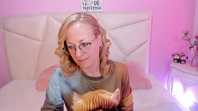 Snapshot of SammySanders chatting on 09.17.25 SammySanders online show from 09.17.25