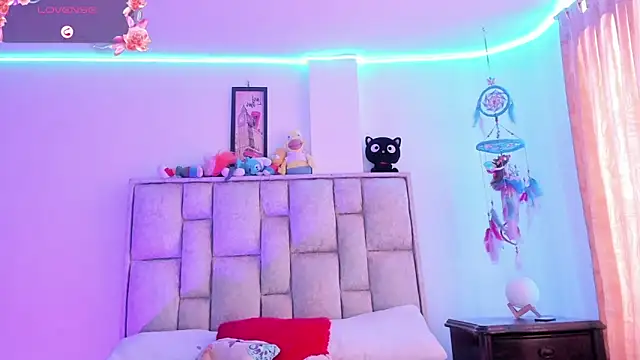 Snapshot of brianaGuzman chatting on 10.12.25 brianaGuzman online show from 10.12.25