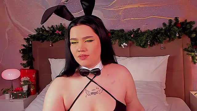 Snapshot of MaryAriel chatting on 12.31.24 MaryAriel online show from 12.31.24