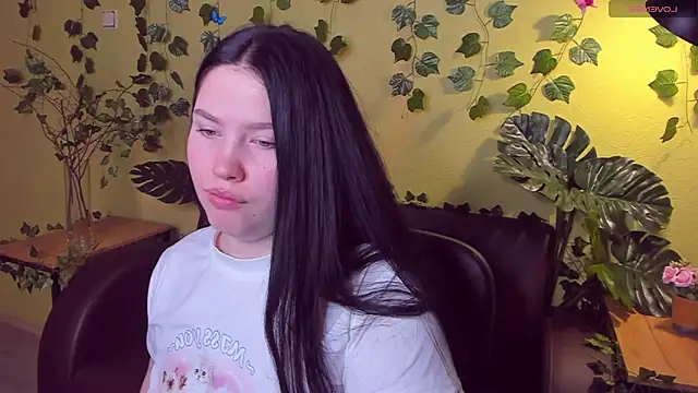 Snapshot of MaryAriel chatting on 03.20.25 MaryAriel online show from 03.20.25