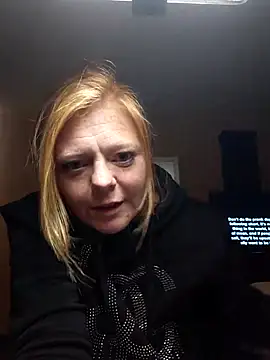 Snapshot of I_am_HER318 chatting on 10.30.25 I am HER318 online show from 10.30.25