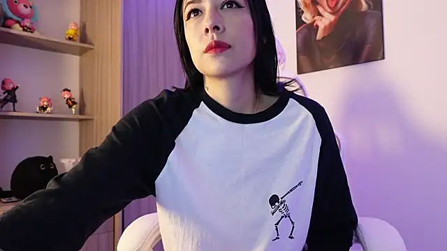 Snapshot of ValeriaCox chatting on 03.14.25 ValeriaCox online show from 03.14.25