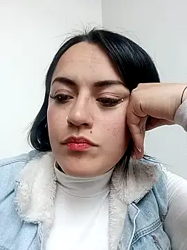 Snapshot of Lesly_10- chatting on 12.27.24 Lesly 10- online show from 12.27.24
