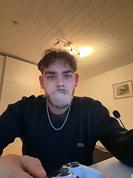 Snapshot of JuNIs_ chatting on 10.21.25 JuNIs online show from 10.21.25