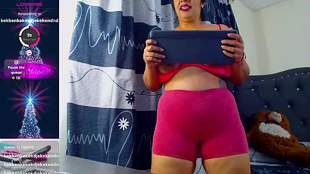 Snapshot of lulu_ferrer chatting on 12.20.24 lulu ferrer online show from 12.20.24