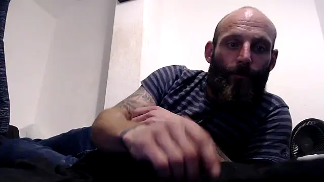 Snapshot of AnodicDemotic chatting on 10.09.25 AnodicDemotic online show from 10.09.25