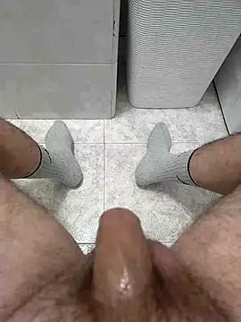 Snapshot of user_662 chatting on 03.19.25 user 662 online show from 03.19.25