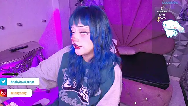 Snapshot of toky_doll chatting on 09.21.25 toky doll online show from 09.21.25