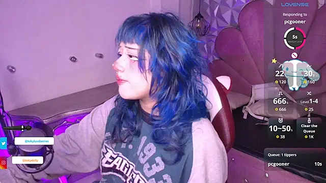 Snapshot of toky_doll chatting on 09.22.25 toky doll online show from 09.22.25