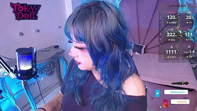 Snapshot of toky_doll chatting on 10.02.25 toky doll online show from 10.02.25