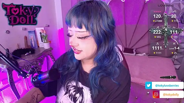 Snapshot of toky_doll chatting on 10.03.25 toky doll online show from 10.03.25