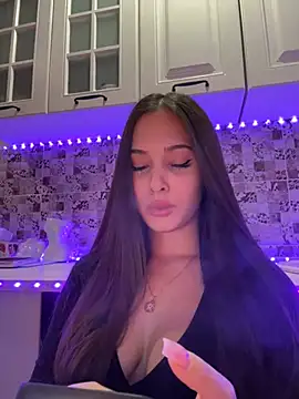 Snapshot of EricaWalls chatting on 12.22.24 EricaWalls online show from 12.22.24