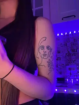 Snapshot of EricaWalls chatting on 02.04.25 EricaWalls online show from 02.04.25